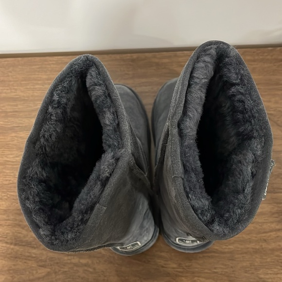 BEARPAW Emma short women’s classic winter slip on boots, size 7, great condition - Picture 4 of 11